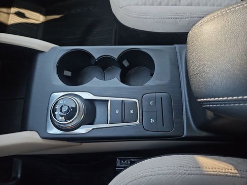 Used 2022 Ford Escape SE w/ Cold Weather Package image 25