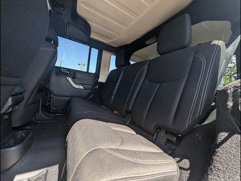 Used 2017 Jeep Wrangler Unlimited Sahara AWD/4WD image 29