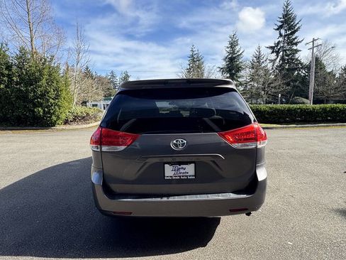 Used 2012 Toyota Sienna LE image 8