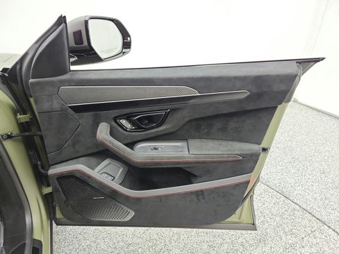 Used 2024 Lamborghini Urus Performante AWD/4WD image 21
