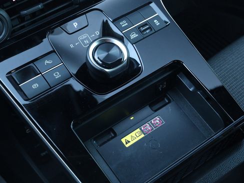 Used 2023 Toyota bZ4X XLE w/ Weather Package image 25