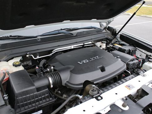 Used 2021 Chevrolet Colorado LT AWD/4WD image 19