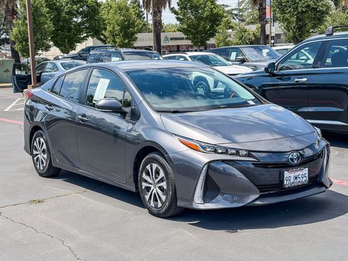 Used 2022 Toyota Prius Prime XLE FWD image 5