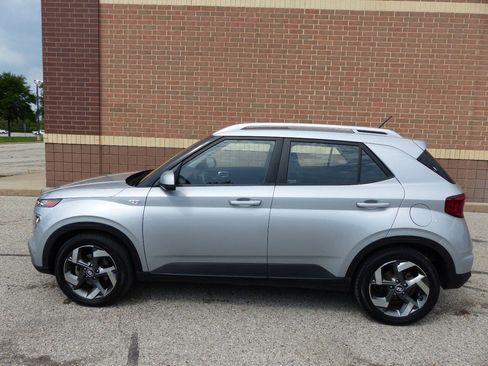 Used 2023 Hyundai Venue SEL w/ Cargo Package FWD image 5