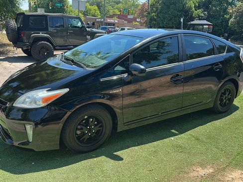 Used 2014 Toyota Prius Four w/ Solar Roof Package FWD image 4