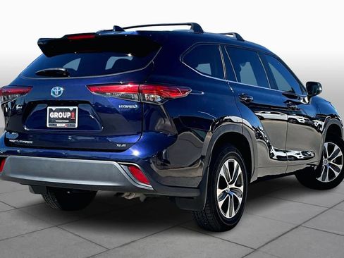 Used 2023 Toyota Highlander XLE image 12