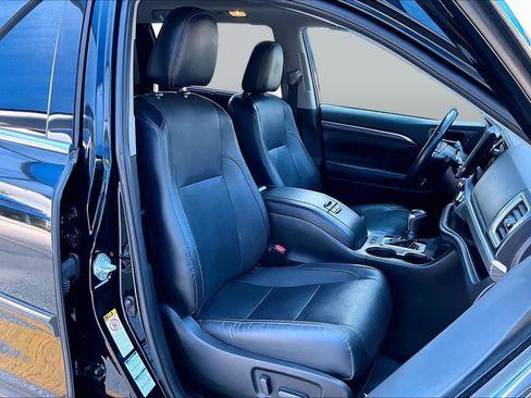 Used 2019 Toyota Highlander Limited Platinum AWD/4WD image 9