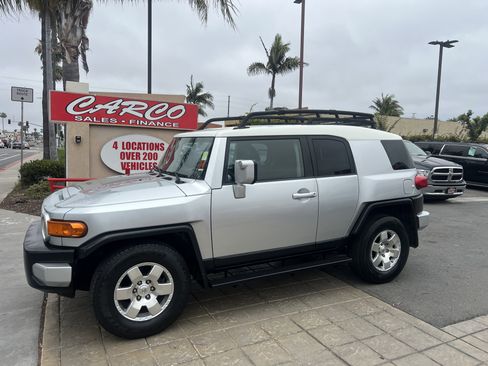 Used 2008 Toyota FJ Cruiser 2WD image 5
