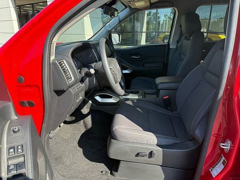 Used 2023 Nissan Frontier SV AWD/4WD image 10