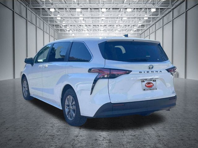 Used 2022 Toyota Sienna LE FWD image 10