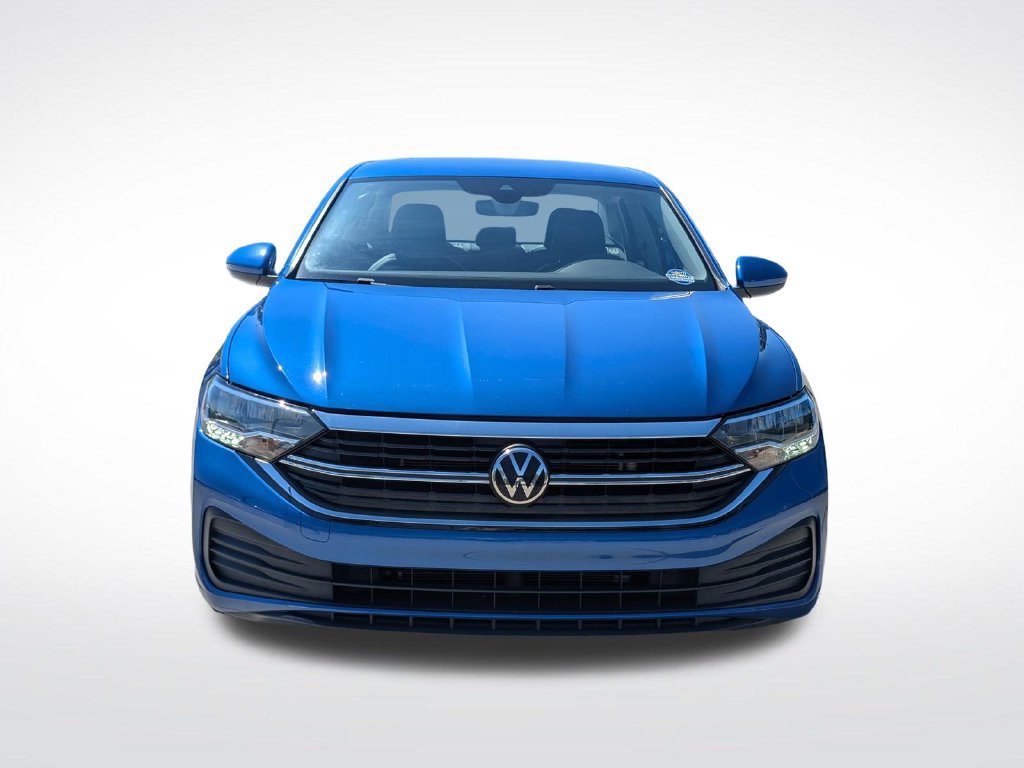 Used 2024 Volkswagen Jetta SE FWD image 2