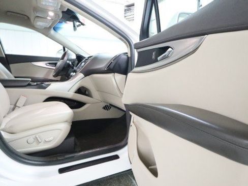 Used 2020 Lincoln Nautilus FWD image 10