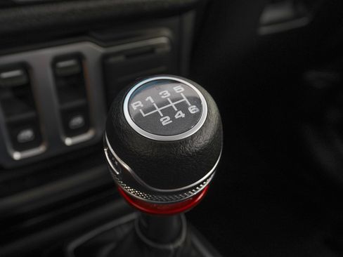 Used 2025 Jeep Wrangler Sport AWD/4WD image 20