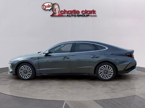Used 2025 Hyundai Sonata SEL FWD image 2