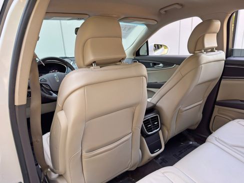 Used 2017 Lincoln MKX Select w/ Select Plus Package image 28