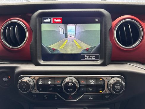 Used 2022 Jeep Wrangler Unlimited Rubicon w/ LED Lighting Group AWD/4WD image 3
