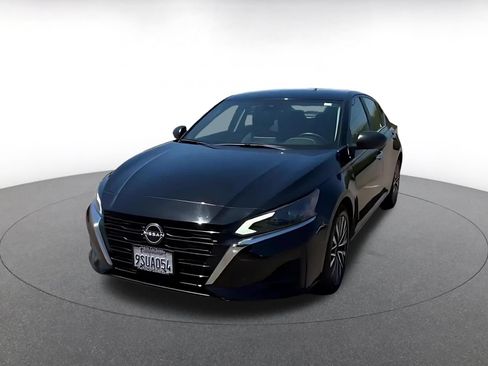 Used 2025 Nissan Altima 2.5 SV FWD image 5