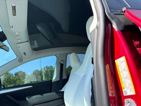 Used 2023 Tesla Model Y Long Range AWD/4WD image 3