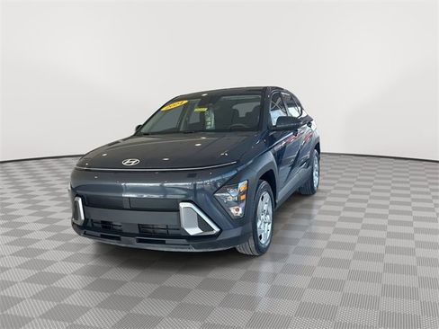 Used 2024 Hyundai Kona SE image 5