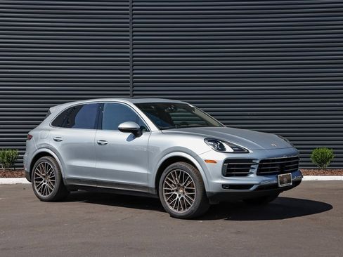 Used 2022 Porsche Cayenne Platinum Edition image 9