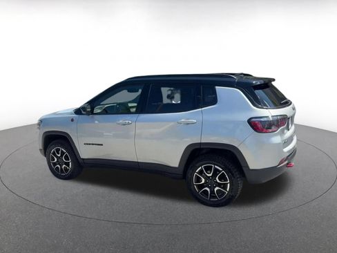 Used 2025 Jeep Compass Trailhawk AWD/4WD image 10
