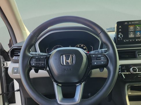 Used 2025 Honda Pilot EX-L image 12