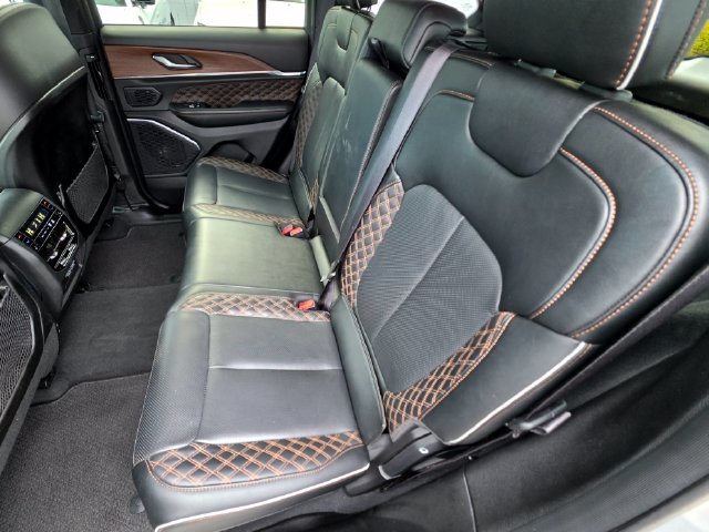 Certified 2025 Jeep Grand Cherokee Summit w/ Obsidian Package AWD/4WD image 19