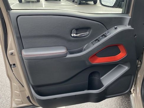 Used 2023 Nissan Frontier PRO-4X w/ Pro Convenience Package image 11