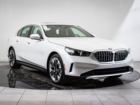 Certified 2025 BMW 530i xDrive image 12