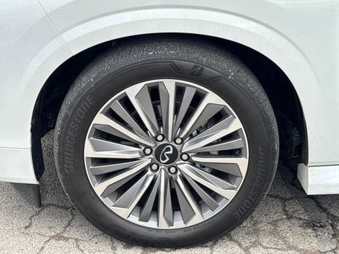 Used 2025 INFINITI QX80 Sensory image 26