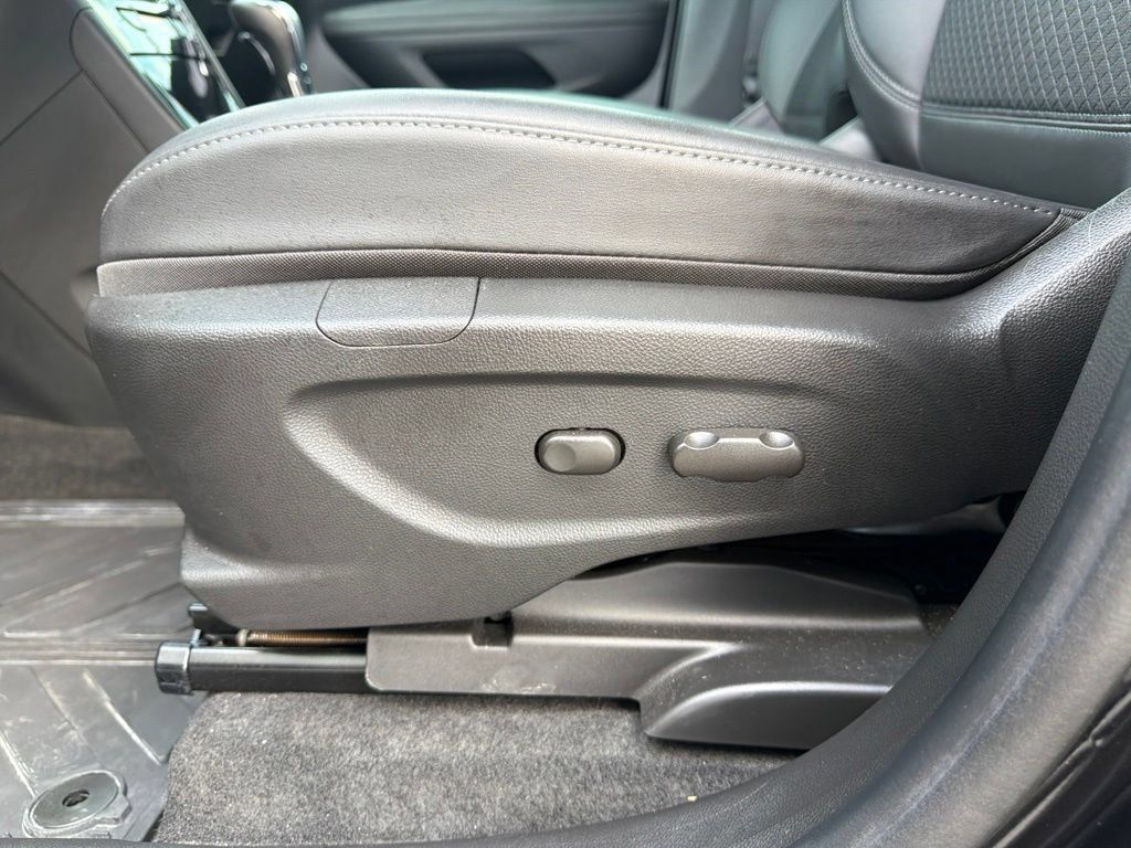 Used 2022 Buick Encore Preferred w/ Safety Package AWD/4WD image 20