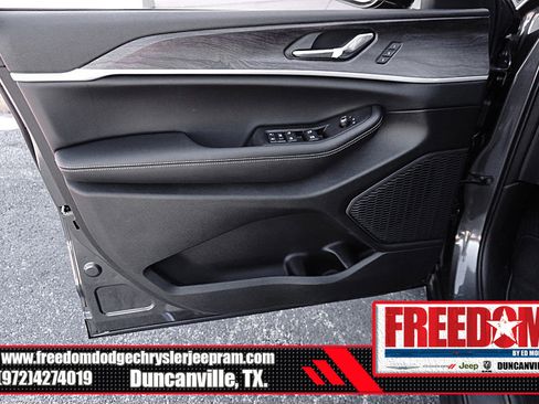 New 2025 Jeep Grand Cherokee L Limited image 39