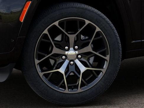 New 2026 Jeep Grand Cherokee Summit image 8