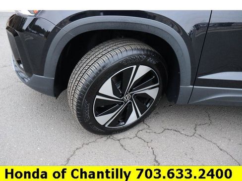 Used 2024 Volkswagen Taos SE image 29