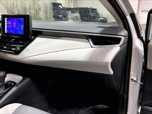 Used 2025 Toyota Corolla LE w/ Convenience Package image 20