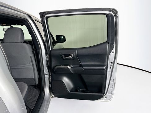 Used 2017 Toyota Tacoma TRD Off-Road w/ Premium & Technology Package image 30