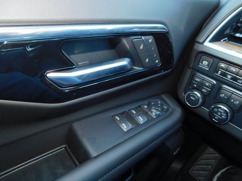 New 2025 Chevrolet Suburban High Country image 38