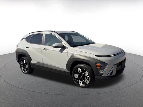 Used 2025 Hyundai Kona SEL image 2