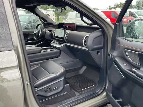 Used 2025 Ford Expedition Tremor AWD/4WD image 27