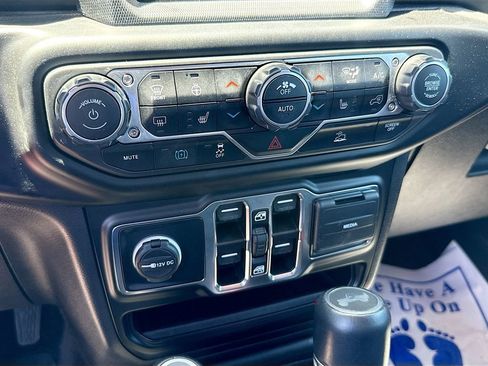 Used 2022 Jeep Wrangler Unlimited Sahara w/ Cold Weather Group image 15