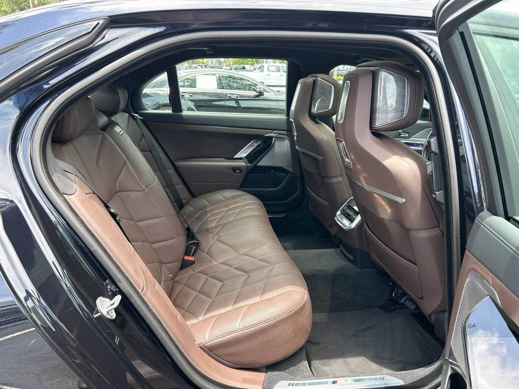 Used 2025 BMW 740i RWD image 43
