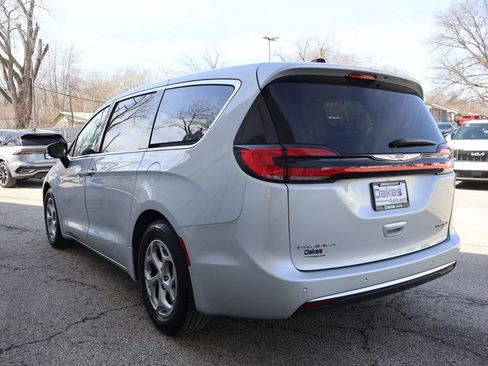 Used 2024 Chrysler Pacifica Limited FWD image 5