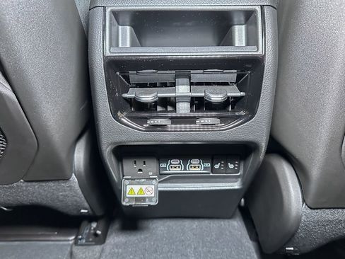 New 2025 Jeep Grand Cherokee Limited w/ Black Appearance Package image 22