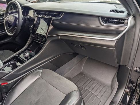 Certified 2023 Jeep Grand Cherokee L Laredo image 29