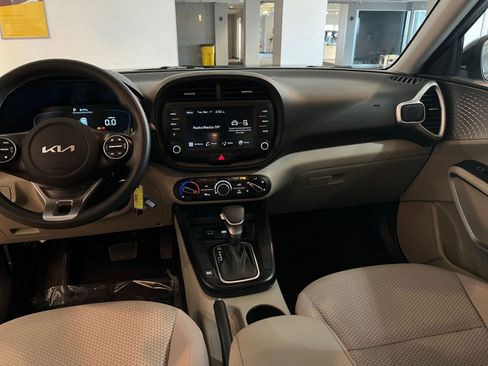 Used 2025 Kia Soul LX w/ LX Technology Package image 34