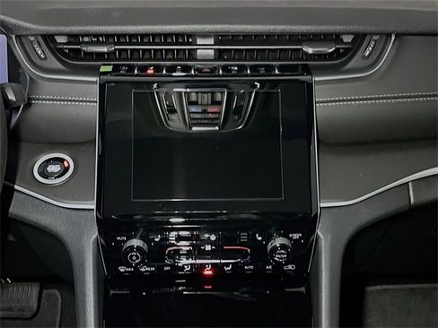 New 2025 Jeep Grand Cherokee L Altitude image 9