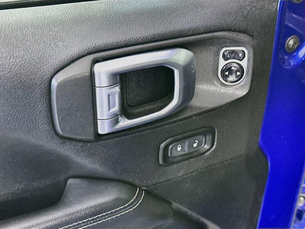 Used 2020 Jeep Wrangler Unlimited Sahara AWD/4WD image 24