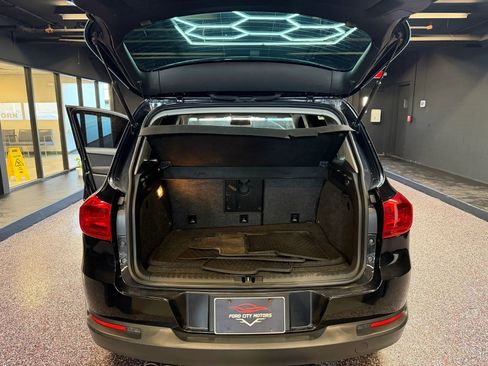 Used 2017 Volkswagen Tiguan Limited w/ Premium Package image 19