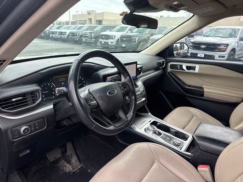 Used 2020 Ford Explorer XLT w/ Equipment Group 202A AWD/4WD image 8