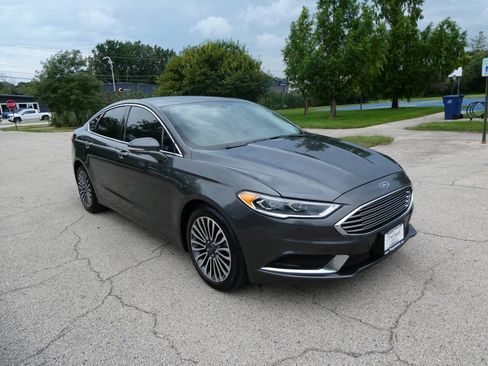 Used 2018 Ford Fusion SE w/ Fusion SE Technology Package FWD image 3
